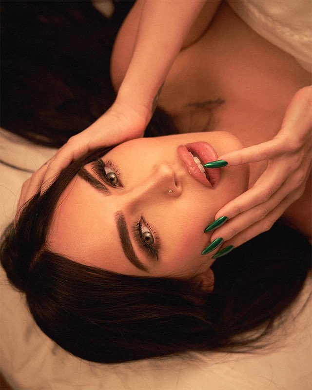 coolmomlavonne's tweet photo. Disappointed AF @meganfox’s thumbs barely make the @UNDNLAQR x megan nail promo pics. As another chick w #toethumbs I got excited. But really these pics are 🥵 https://t.co/o45XaSUbMn