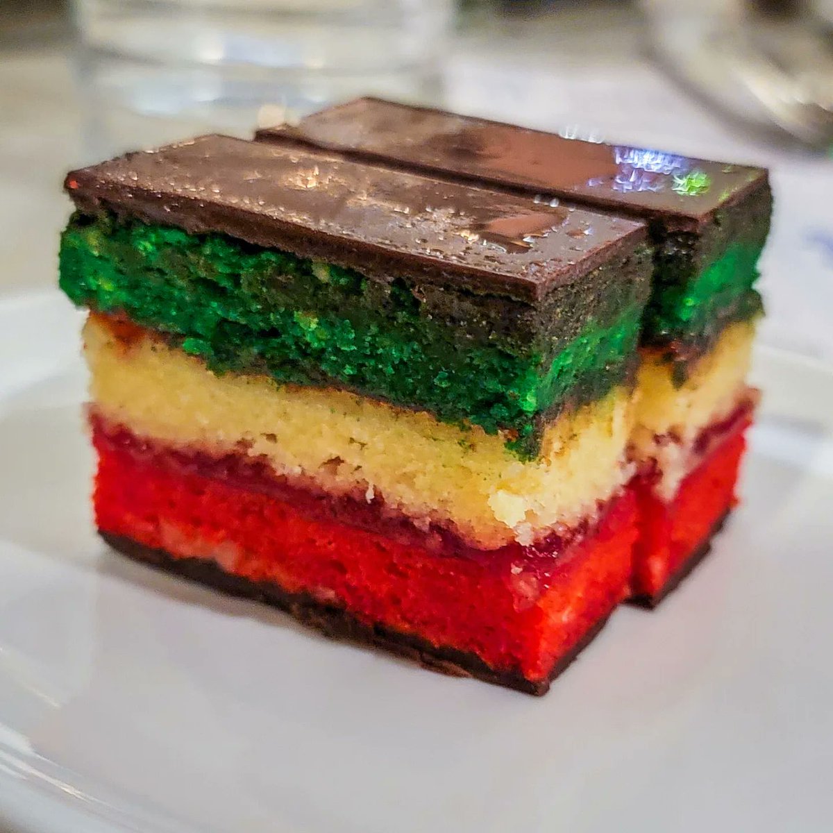 Here's a #tbt to dinner at <a href="/DiAnoiasEatery/">DiAnoia's Eatery</a> from a few weeks ago. I got the Stracotto: Pappardelle, Italian Braised Beef, Fried Rosemary and some rainbow cookies for dessert. #pittsburgh #food #Foodie #foodphotography instagram.com/p/Clo557fPqjK/…