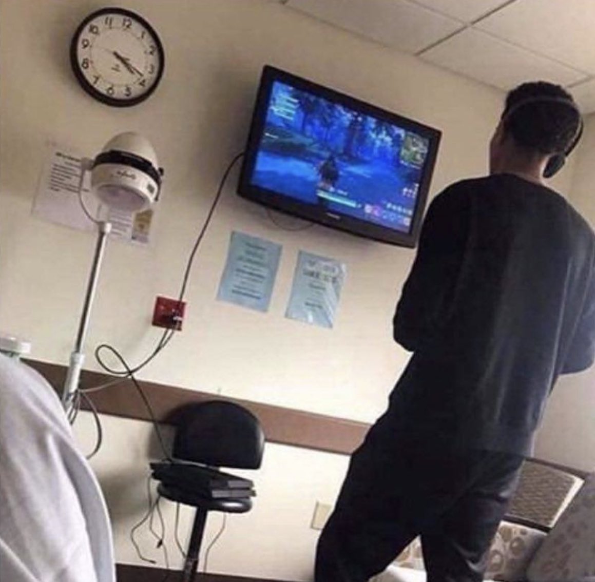 When your girl in labor but your homies need a 4th