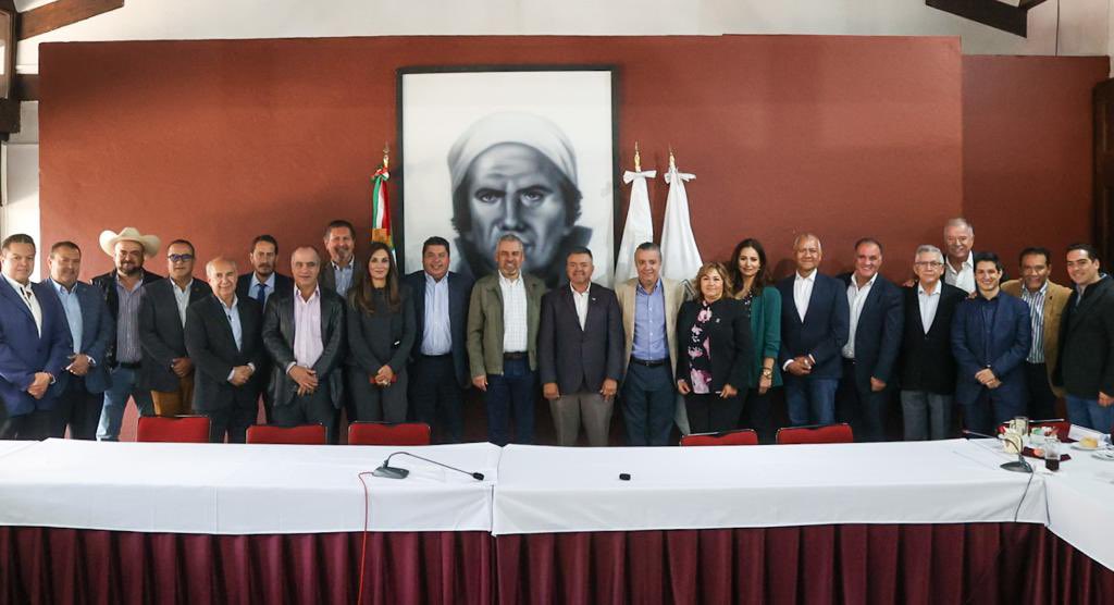 JavierCedenoS's tweet photo. Me reuní con el Gobernador @ARBedolla y los titulares de diversas dependencias para conocer los detalles de la Propuesta del Presupuesto 2023.

Confiamos en que esta iniciativa traerá cosas positivas para nuestro estado. https://t.co/y2aiH0yMoV