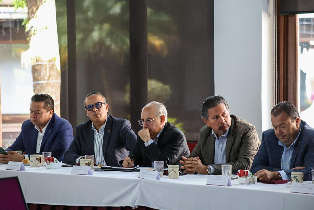 JavierCedenoS's tweet photo. Me reuní con el Gobernador @ARBedolla y los titulares de diversas dependencias para conocer los detalles de la Propuesta del Presupuesto 2023.

Confiamos en que esta iniciativa traerá cosas positivas para nuestro estado. https://t.co/y2aiH0yMoV