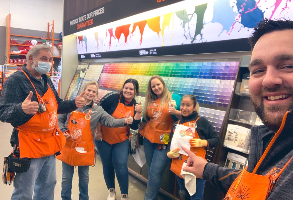 To one of the most amazing associates I have met in almost 25 years! Daena, is mentioned daily on our VOCs! Our customers appreciate her efforts and we appreciate how she makes #customerexperience her priority! Daena, I’m proud of you! 👏🏼👏🏼👏🏼 #westisbest #recognition #superstar