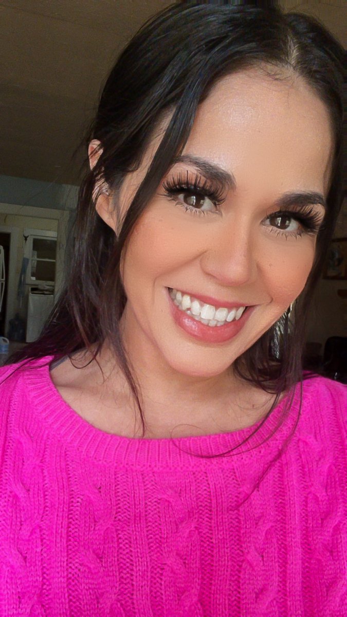 prietitaV's tweet photo. I always feel a bit self conscious when I smile in photos and for that reason a will smile more and more amen 🦷 https://t.co/pctIrgPuOM