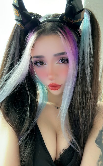 lil succubus ? https://t.co/jAba2QI3ji