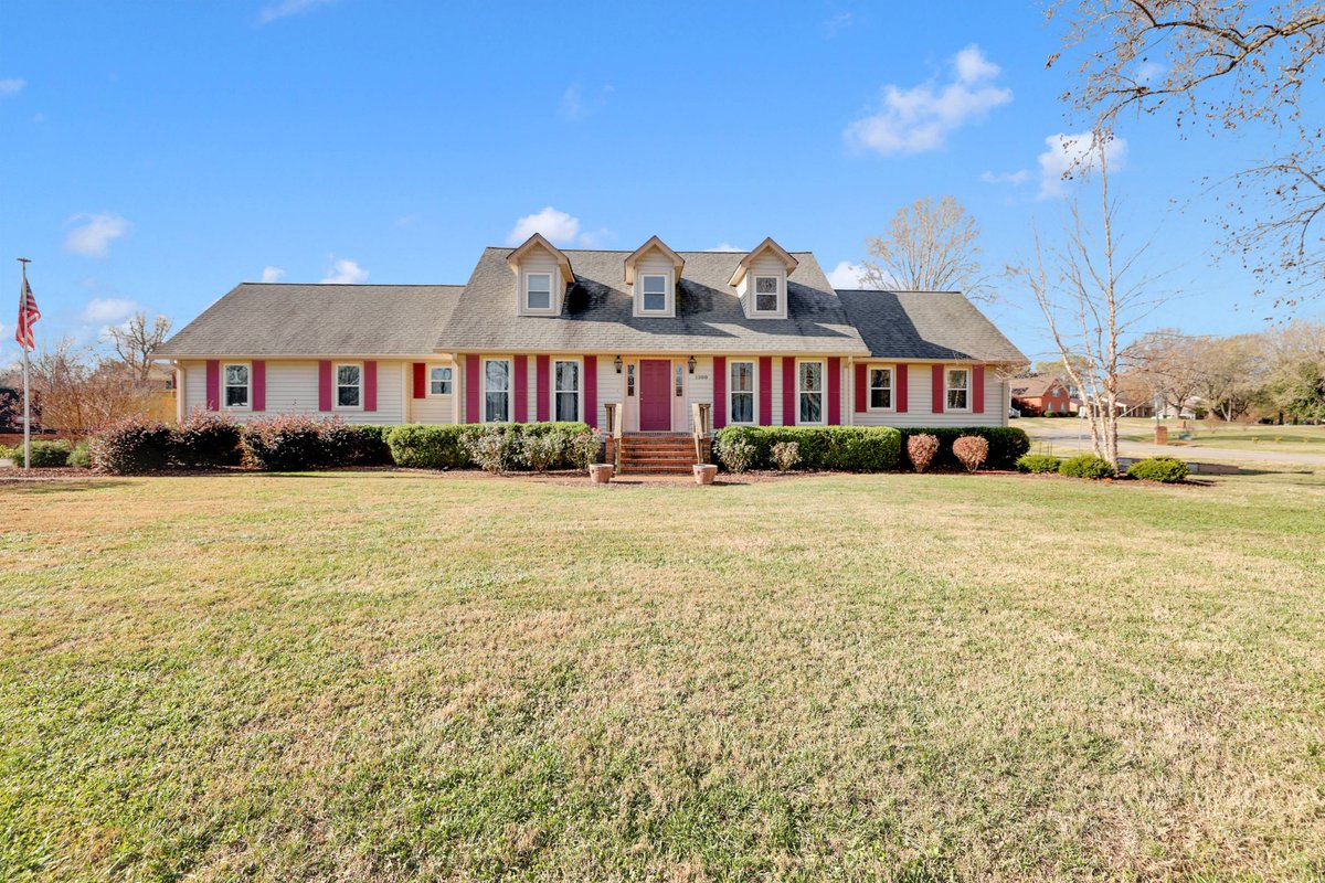 chrisagarrett's tweet photo. I have a new #listing in #Columbia #TN  https://t.co/XXZvDMLw7F https://t.co/5Ck7ALEoLd