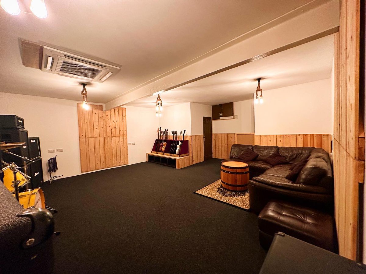 Eastwood Studios Private Members Club.  

Opening January 2023.

Email info@eastwoodstudios.co.uk for more information.

#recording #mixing #mastering #miltonkeynes #privatemembersclub