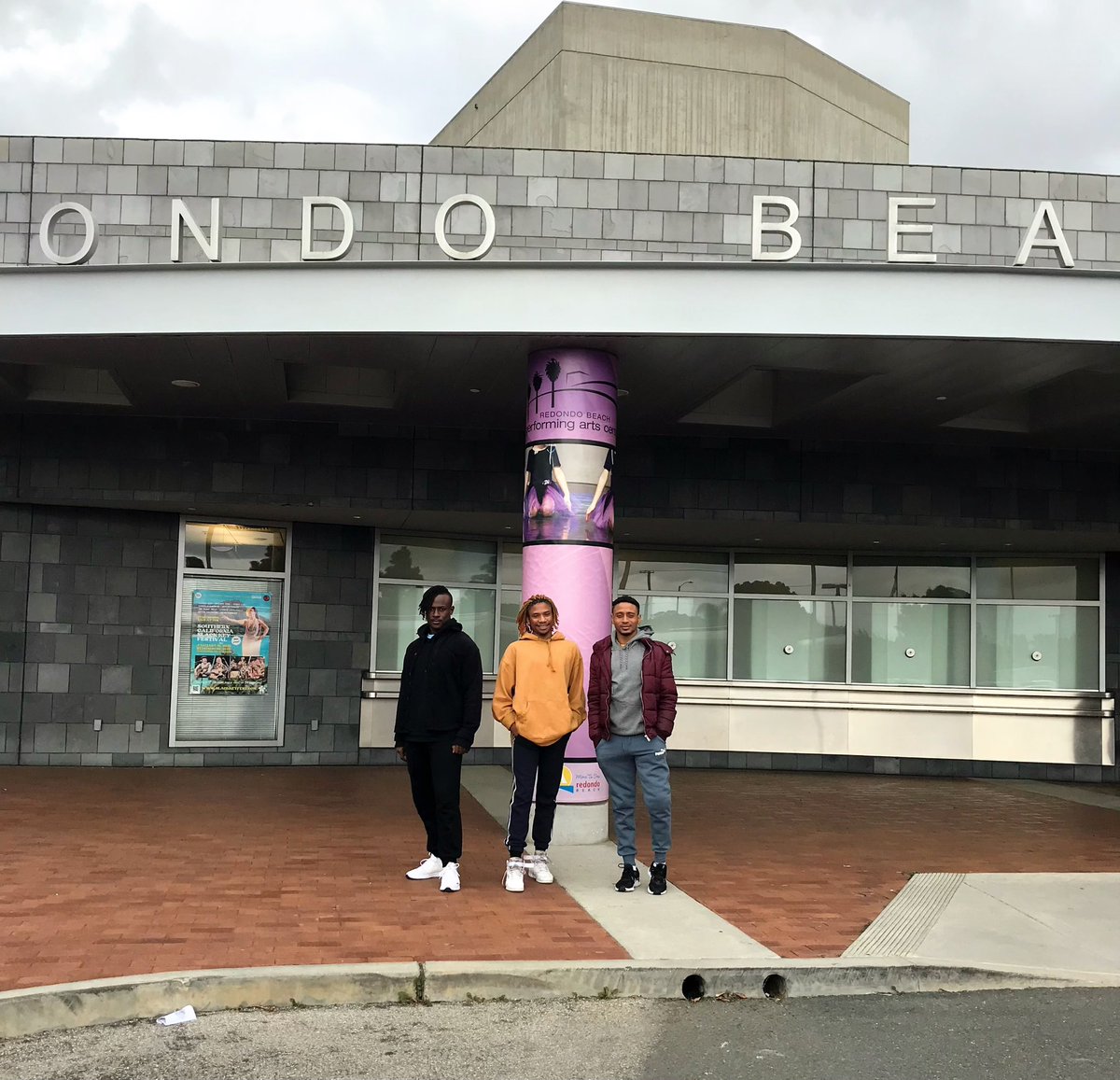 Dancerholic1's tweet photo. Look at us!! 
🇯🇲 in LA with Debbie Allen Dance Academy. Performing in “Hot Chocolate Nutcracker” 2022
Thanks to @plieforthearts for believing and always giving us opportunities 🫶🏾
Just the beginning👏🏾👏🏾👏🏾👏🏾 https://t.co/LapiSrh3mm