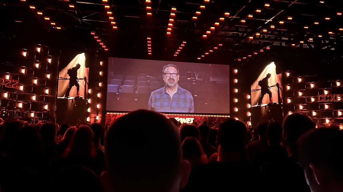 Ahora inicia el panel de #IndianaJones5 con #JamesMangold mostrando el primer avance de la misma. También anuncia que el elenco incluye a #MadsMikkelsen y #PhoebeWallerBridge

La película estrena en Junio 2023 | #CCXP2022 #CCXP22