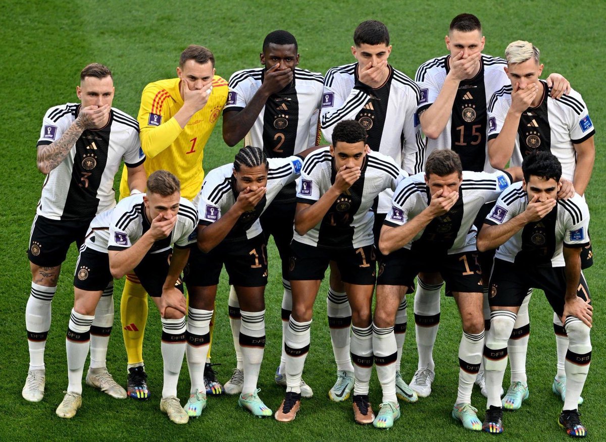 #GERCRC

Mit 10 Tagen Verspätung boykottiert die deutsche Nationalmannschaft die WM in #Katar dann doch noch 😂 Politisches Statement ist so wichtig! 😂

#germany
#wm2022