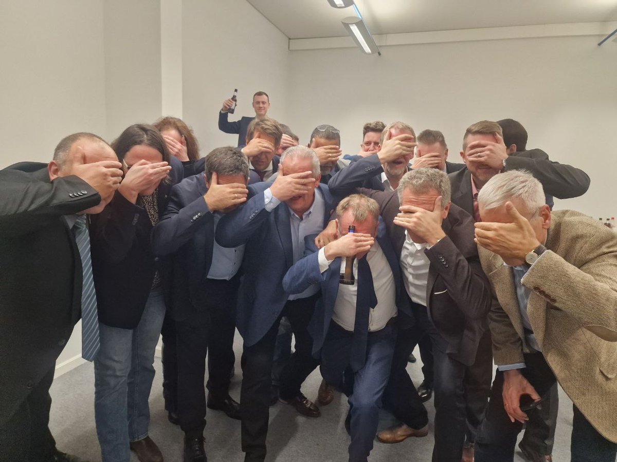 MalteKaufmann's tweet photo. Jungs, wir von der #AfD-Bundestagsfraktion sind bei euch! #Deutschland https://t.co/dlEaBuPS1l
