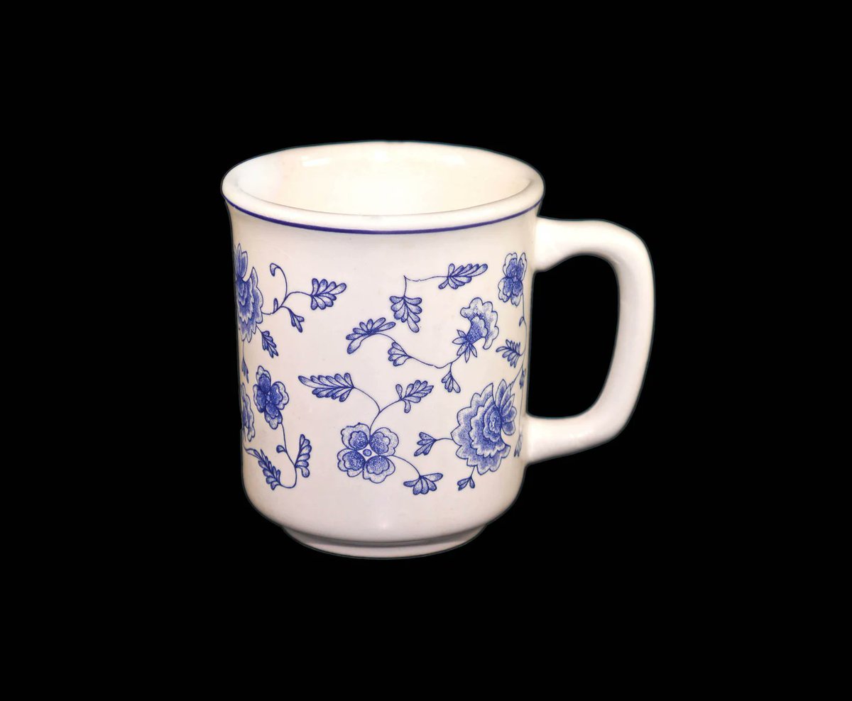 G97816960Girl's tweet photo. Pier 1 PER15 Chinoiserie coffee or tea mug made in Italy by Quadrifoglio. https://t.co/IwM1rxyJPc via @Etsy #BuyfromGroovy #antiqueshop #tableware #vintagedishes #vintagetableware #EtsySeller #EtsySellers #CoffeeTime #TeaTime #Pier1 #Pier1PER15 #Pier1tableware #bluewhitedishes https://t.co/K69rPWCjNL