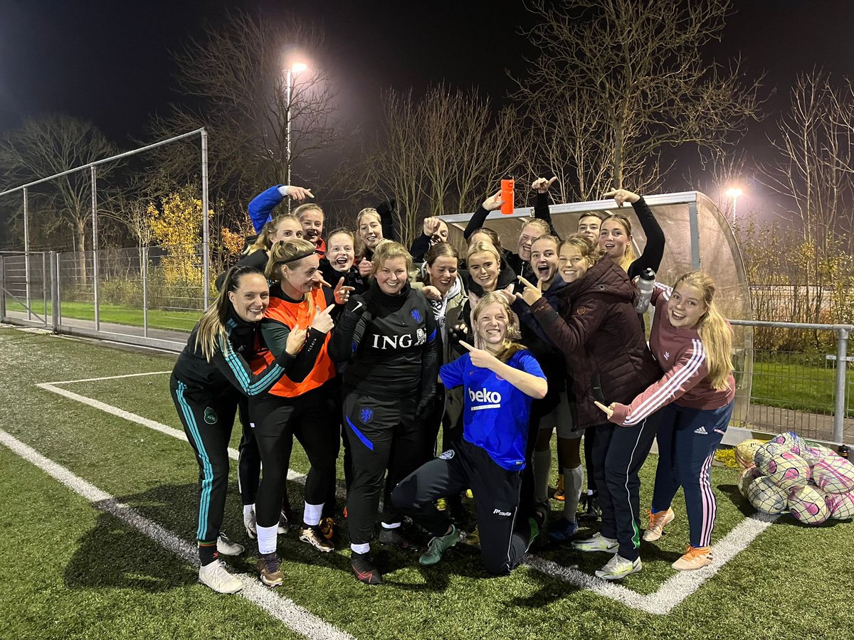 ZeerobbenVR1's tweet photo. Donderdagavond training! Relaxed toewerken naar de 7x7 competitie morgen in Makkum!  #partymaster en de winnaar is..... https://t.co/cCrCdwdLaa