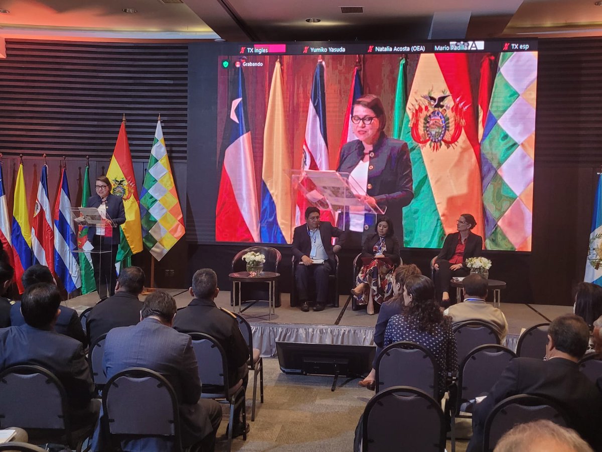 UICN_SUR's tweet photo. Embajadora de Suiza #Bolivia, Edita Vokral, mencionó la estrategia Blue Peace que implementa el proyecto #BRIDGE5: "La diplomacia del agua es un proceso que se fundamenta en la construcción de confianza al compartir el objetivo de distribución equitativa del recurso vital". https://t.co/Va3SN5NOz3