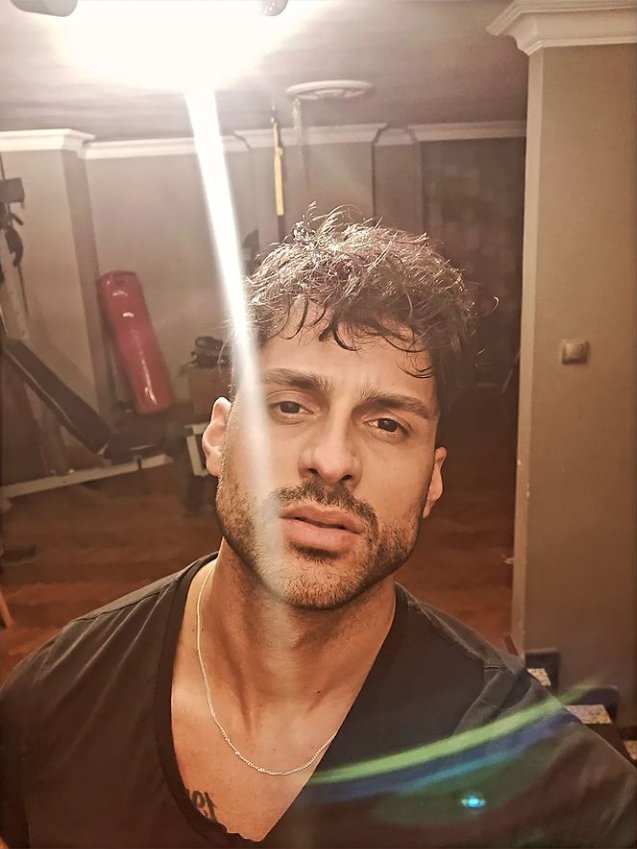 emdlyrics's tweet photo. @EMDEtkinlik MutluYıllar EkinMertDaymaz https://t.co/MpPEvVZ2PL