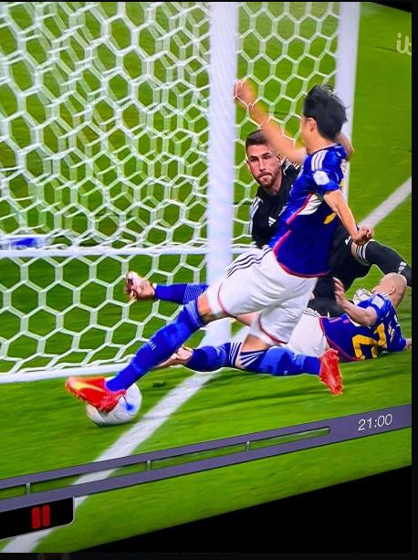 futflipper's tweet photo. so ist ein Tor von Japan entstanden? 
stimmt das? 
WTF https://t.co/cGdwitmVEI