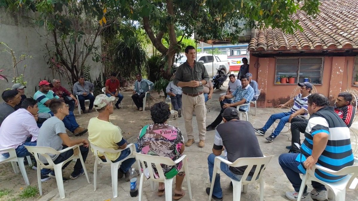 CarlosSilvaPy's tweet photo. Cumpliendo con nuestra Labor legislativa recibí en la Oficina Parlamentaria a los pescadores de Paso de Patria donde en una amena reunión coordinamos gestiones y beneficios a favor de todos. Muchas gracias Queridos amigos por la confianza.

#CarlosESilva.
#DiputadoNacional https://t.co/TbM6dWmjSp
