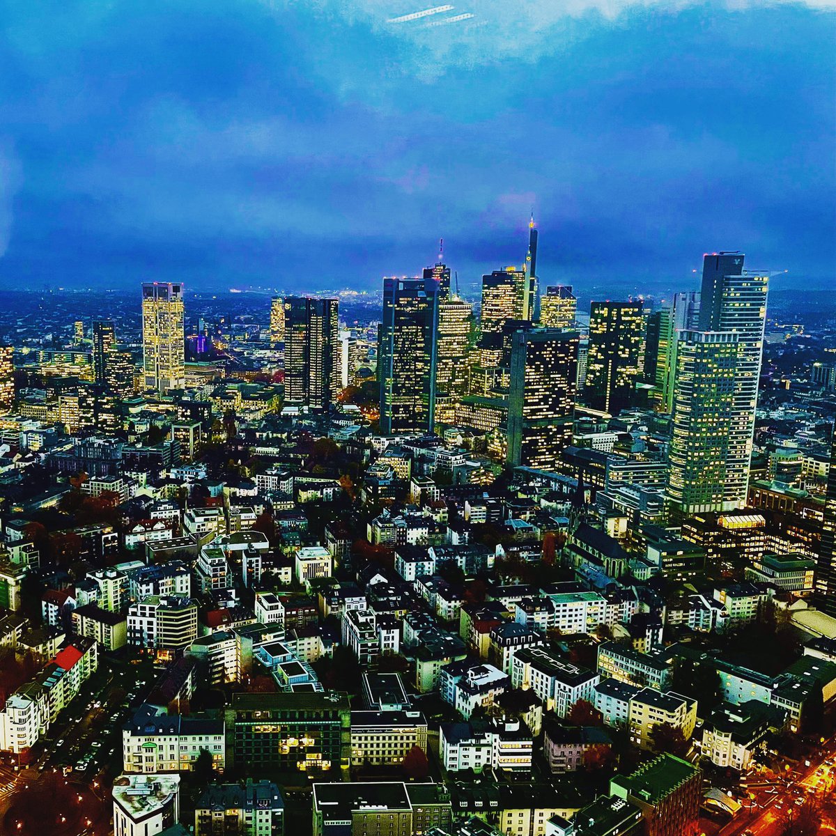 xlth's tweet photo. 🎄Always wonderful to be in @Microsoft's #Frankfurt office and admire the view from the #Messeturm over the city @Stadt_FFM!

🎅 Looking forward to meeting many colleagues at our Christmas party tomorrow night! So, #MerryChristmas to you all…

#MSFTLife https://t.co/dDimPNNtJ5