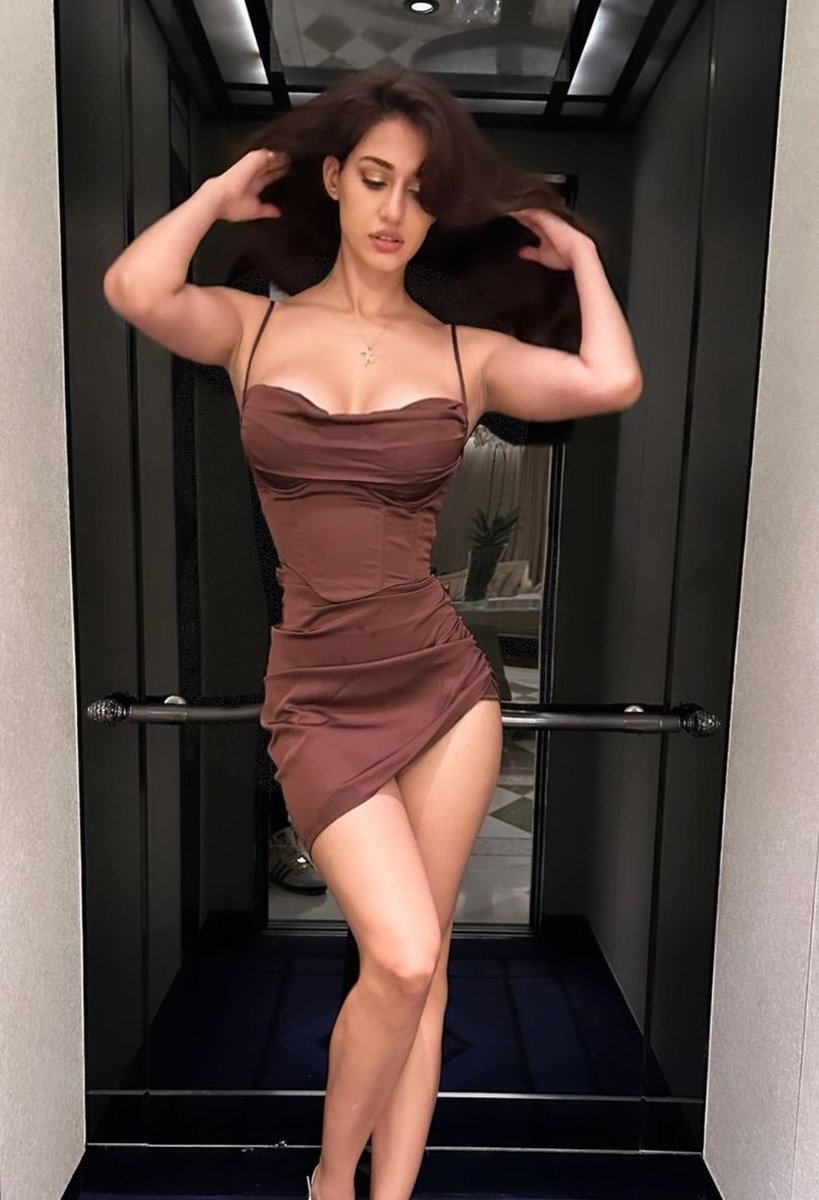 ActressFansPage's tweet photo. Disha Patani - Brown skirt 

#NoraFatehi #RohitShetty #MakeNoiseForChiku #GoldReview #ShamitaShetty #HariHaraVeeraMallu #ShahRukhKhan #ACOTY2022KIMTAEHYUNG #AnuEmmanuel #KisiKaBhaiKisiKiJaan #Pathaan #ACOTY2022LISA #PriyankaChopra #NickJonas #kollywoodactress #DishaPatani https://t.co/CfK3mTwgtN