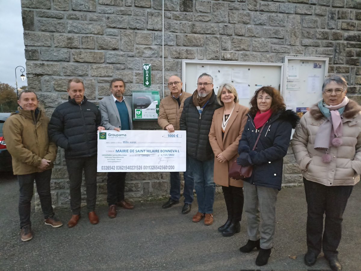 cdebrem's tweet image. Remise d'un chèque pour aider à l'installation d'un défibrillateur sur la commune de @StHilaireBonneval #prevention #Sante