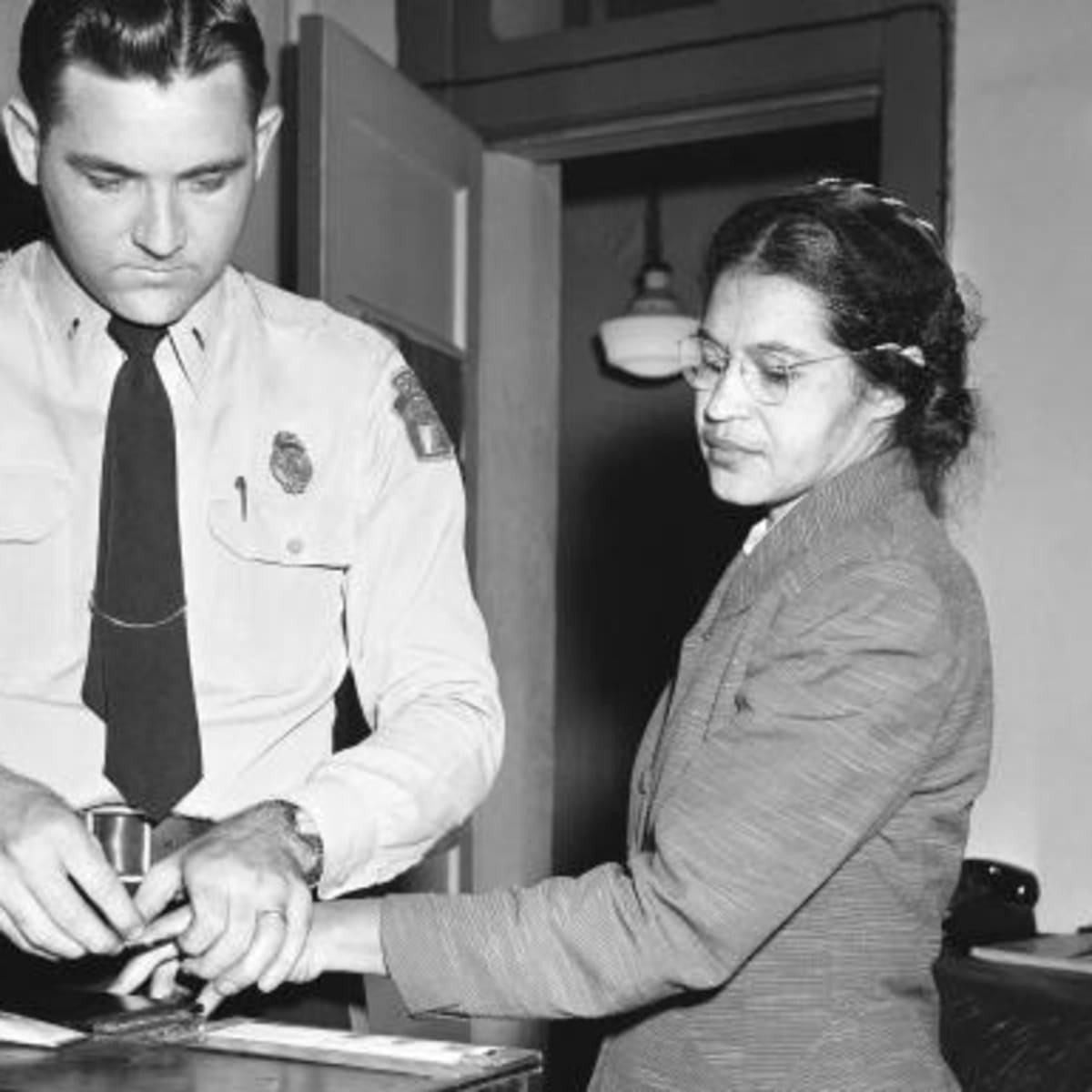 On this day in 1955, Rosa Parks is arrested. for refusing to give up her seat to a white man.  
Thanks to history.com/topics/black-h… #naacp #naacpsandiego #naacpsdremembers
