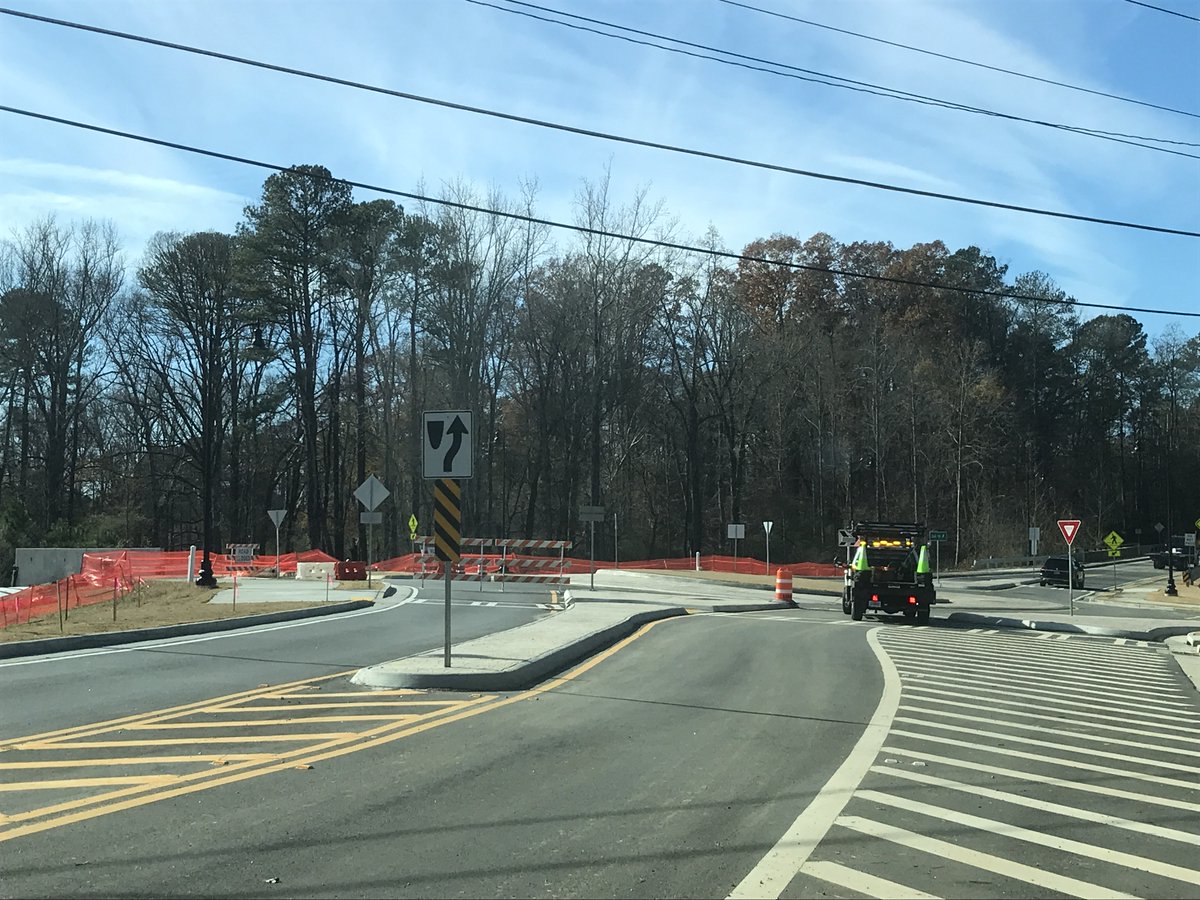 JohnsCreekPD's tweet photo. Bell Rd shut down from Bell Rd and Homestead Trail to Bell Rd and Rogers Bridge Rd due to a power line fire. Work expected to be finished prior to school release. Stay tuned for updates. #JCPDWare #JohnsCreek #JohnsCreekPD https://t.co/n4VJFSqWLQ