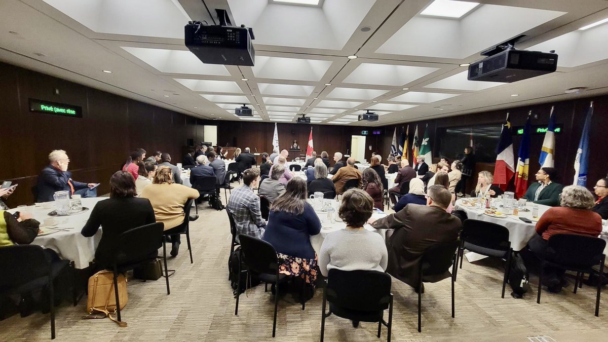 _Alain_Dupuis_'s tweet photo. Une de mes journées préférées de l’année! Celle où nous sommes sur la Colline parlementaire avec les leaders du réseau de la @fcfacanada pour faire valoir les priorités de nos communautés francophones et acadiennes. #EquipeFranco2022 #c13 #immfr #plandaction #polcan https://t.co/Vd3x6cR7Vu