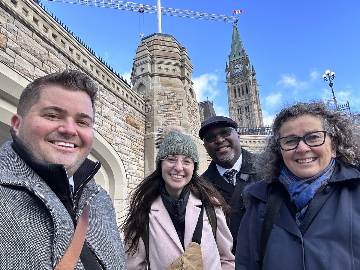_Alain_Dupuis_'s tweet photo. Une de mes journées préférées de l’année! Celle où nous sommes sur la Colline parlementaire avec les leaders du réseau de la @fcfacanada pour faire valoir les priorités de nos communautés francophones et acadiennes. #EquipeFranco2022 #c13 #immfr #plandaction #polcan https://t.co/Vd3x6cR7Vu