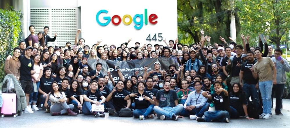 Marianvilla's tweet photo. Hace unos días en México🇲🇽 @GDG_CloudMx estuve hablando de Telemetría abierta, y quedé de liberar esto cuanto antes 👇💚 @opentelemetry 

Acabo de publicar en ESPAÑOL 👉 Entendiendo la ‘observabilidad’ y ‘OpenTelemetry ‘ (Telemetría abierta)— Parte 1 https://t.co/qFImpTGY6O https://t.co/H6tukNTrPR