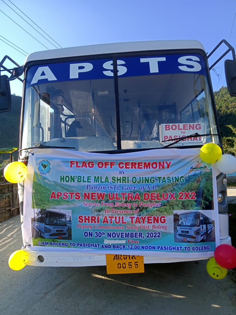 arunachaltimes_'s tweet photo. MLA Ojing Tasing on Wednesday #flaggedoff a new #APSTS βultra deluxe 2x2β #bus, to ply between #Boleng and #Pasighat. https://t.co/nYbufkWbSI