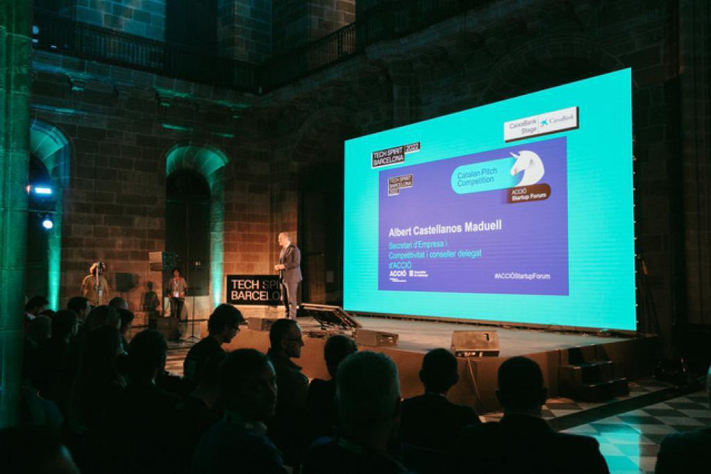 albertcaste's tweet photo. 🚀 Startup és sinònim de disrupció, talent i, sobretot, futur. Avui ho hem pogut comprovar escoltant les 27 finalistes de la Catalan Pitch Competition d'@accio_cat al #TechSpirit2022. Enhorabona a la guanyadora @realdealmilk, la startup catalana del 2022! (1/2) https://t.co/ycNWBLTKxj