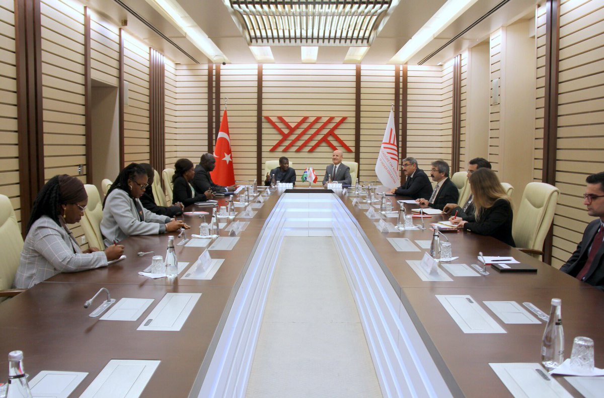 Gambiya Cumhurbaşkanı Yardımcısı Badara Alieu Joof ve beraberindeki heyetle YÖK’te görüştük. Yükseköğretim alanında iş birliğimizin geliştirilmesi hususunda görüş alışverişinde bulunduk.