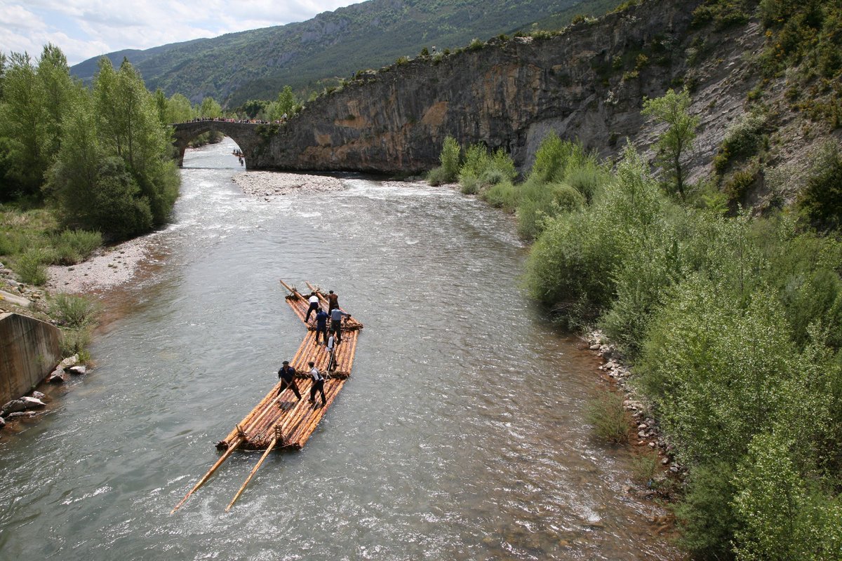 GobAragon's tweet photo. 🙌 La candidatura internacional del transporte fluvial de la madera #TimberRafting ha quedado inscrita en la Lista Representativa del Patrimonio Cultural Inmaterial de la Humanidad, tras el informe favorable del Comité de Patrimonio Inmaterial de la @UNESCO, reunido hoy en Rabat. https://t.co/PISeedEUyY