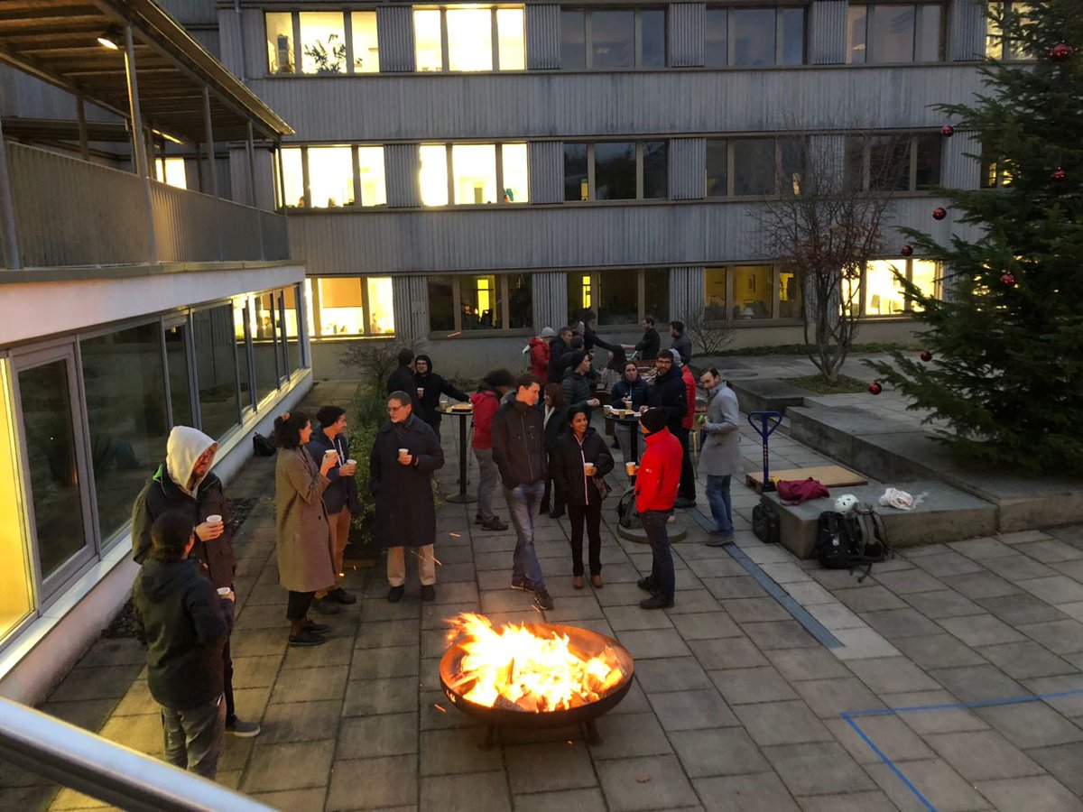 JoanCasanelles's tweet photo. 4rth journal club at @WSLbiodiversity. @F_DUCHENNE present a paper on species 
interactions within and across trophic levels and how they affect persistence in ecological communities by @ibartomeus et al. https://t.co/kCMgph2GmV