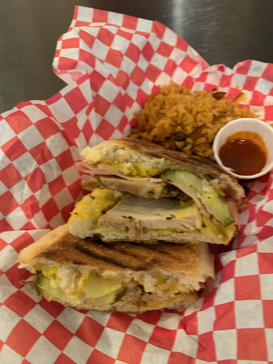 StIgnatiusQuest's tweet photo. Cubanitos for everybody! ๐จ๐บ
Roasted pork leg, Black Forest ham , Swiss cheese, pickle and mustard w/ party rice
Ritz cracker crusted cod loin w/ lemongrass steamed jasmine rice & seasonal veg
#quest #QuestFoodIsTheBestFood #TullyHall #DamenHall #SaintIgnatius #Lunchtime https://t.co/Rk5kddicrh