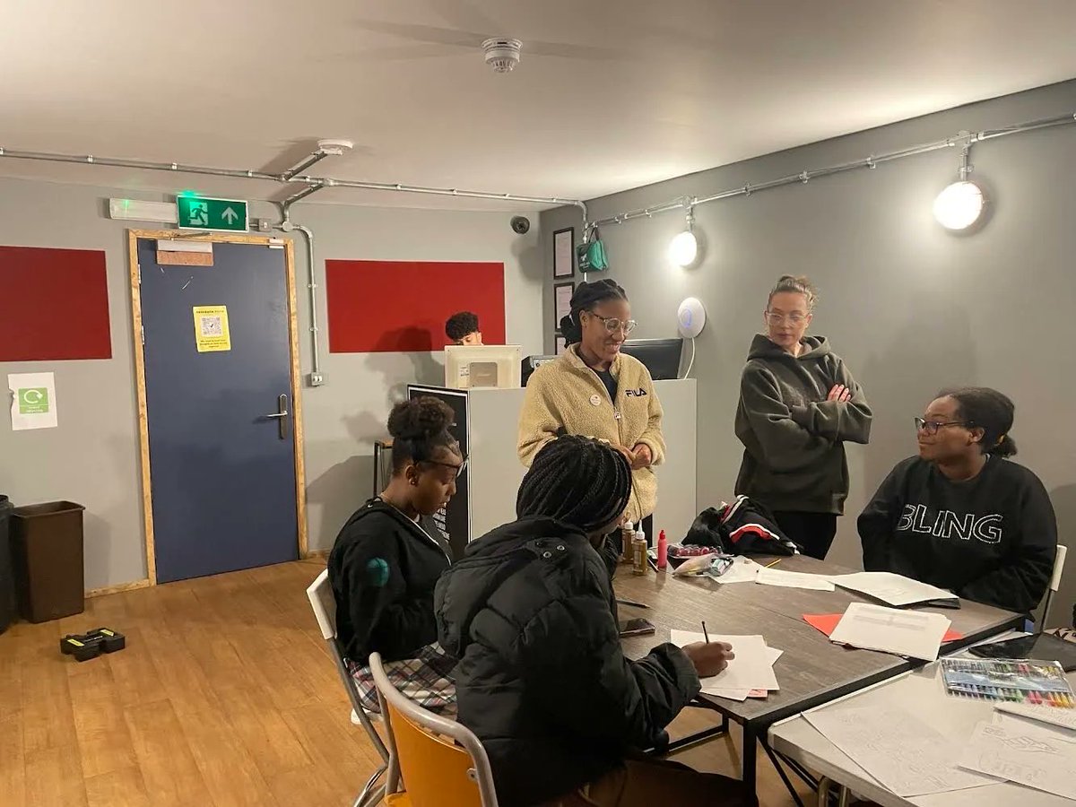 FFS1future's tweet photo. #gwya designing their own t shirts ⚡️
Focusing on #socialaction and #SustainableFashion
Watch this space! Fashion show pending…
#feminism #futurefemalesociety #girlssupportinggirls https://t.co/V8AKAEMQg3