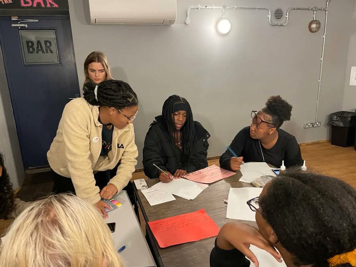 FFS1future's tweet photo. #gwya designing their own t shirts ⚡️
Focusing on #socialaction and #SustainableFashion
Watch this space! Fashion show pending…
#feminism #futurefemalesociety #girlssupportinggirls https://t.co/V8AKAEMQg3