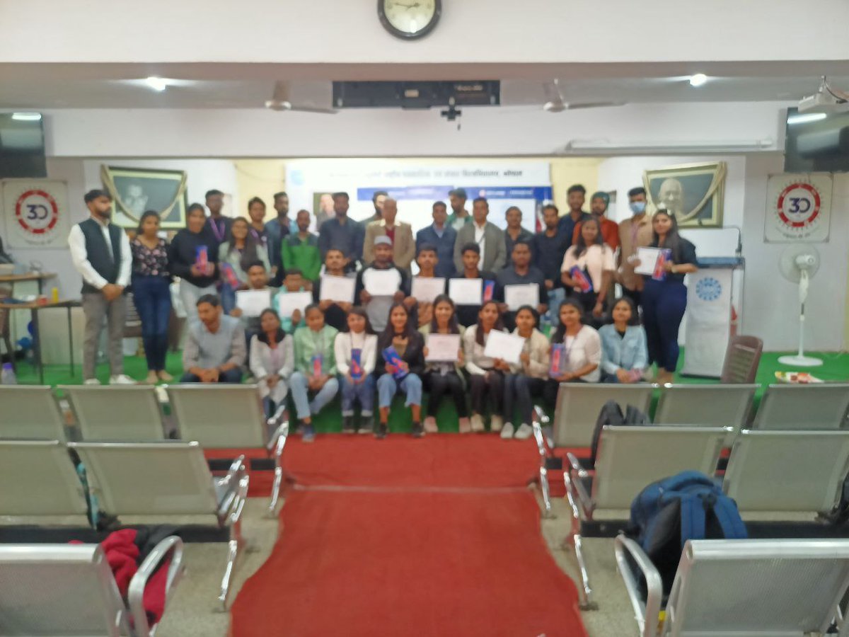 Nssmcu's tweet image. एड्स डे के मौके पर हुआ @mcu_bhopal के परिसर में रक्तदान शिविर का आयोजन।
रक्तदानवीरों को दिया गया सर्टिफिकेट और गिफ्ट।
#AIDS #AIDSDay #BloodDonation
@_NSSIndia @ianuragthakur