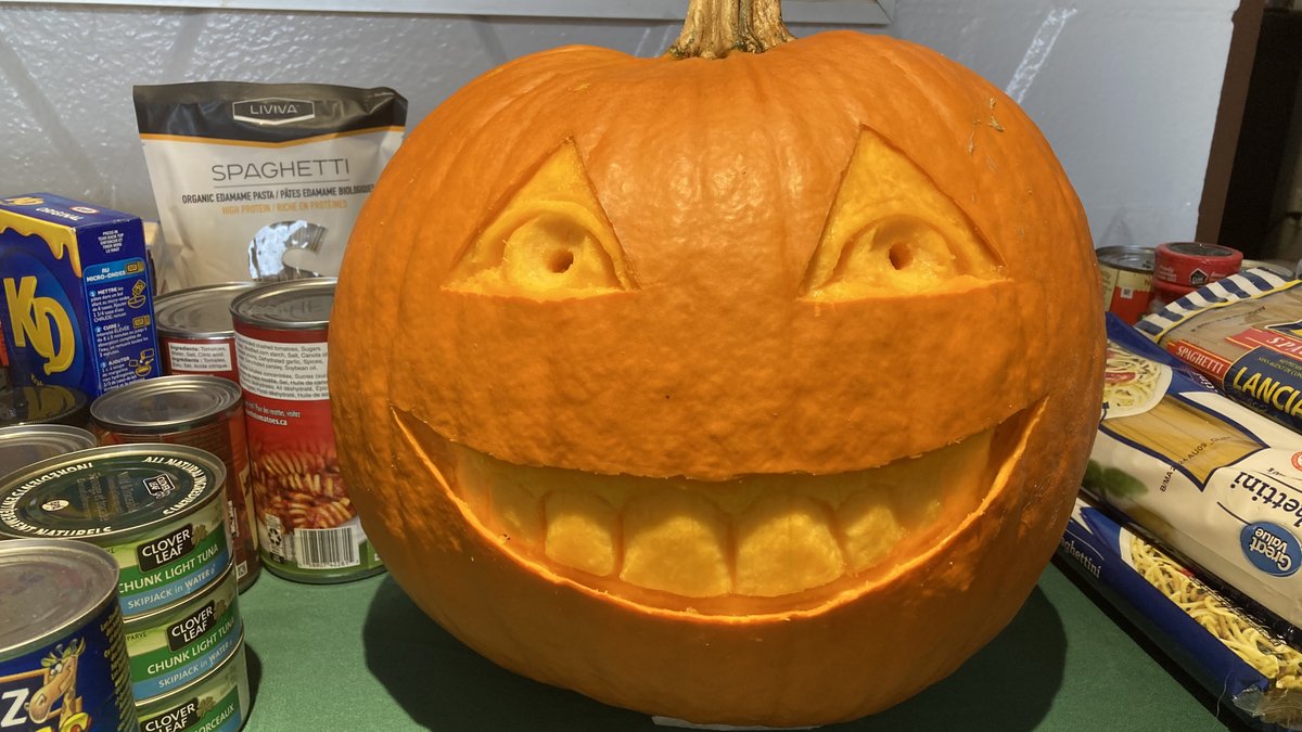 roywpreed's tweet photo. #Carving a "Simple" Pumpkin Face (Yes I know it's December). 
#halloween #happyface #demonstration #sculpture https://t.co/FzafQktzA0 via @YouTube https://t.co/z9oBPJanVh