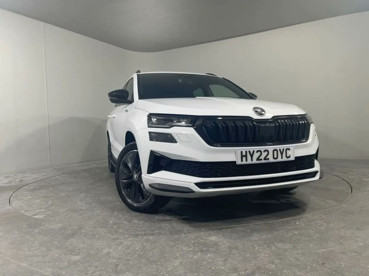 DEAL OF THE DAY: £28,999 Karoq SportLine. Grab a bargain with this striking-looking 22-plate Skoda Karoq SportLine, powered by a 150hp 1.5-litre petrol engine and automatic gearbox. A new one would cost over £34k buff.ly/3FhYwMz