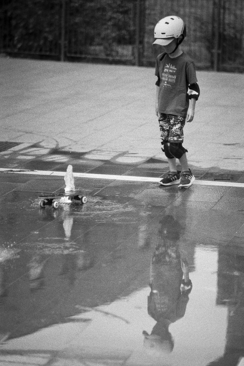 paulasmithphoto's tweet photo. I love using #Kentmere for document family life... Its affordable, reliable and gives great results.  Well done @ilfordphoto for today releasing Kentmere in 120. 👏 I can't wait to use it and pit it against Fomapan 120. Here are some 35mm Kentmere 400 images made recently... https://t.co/4nGQuWCs9A
