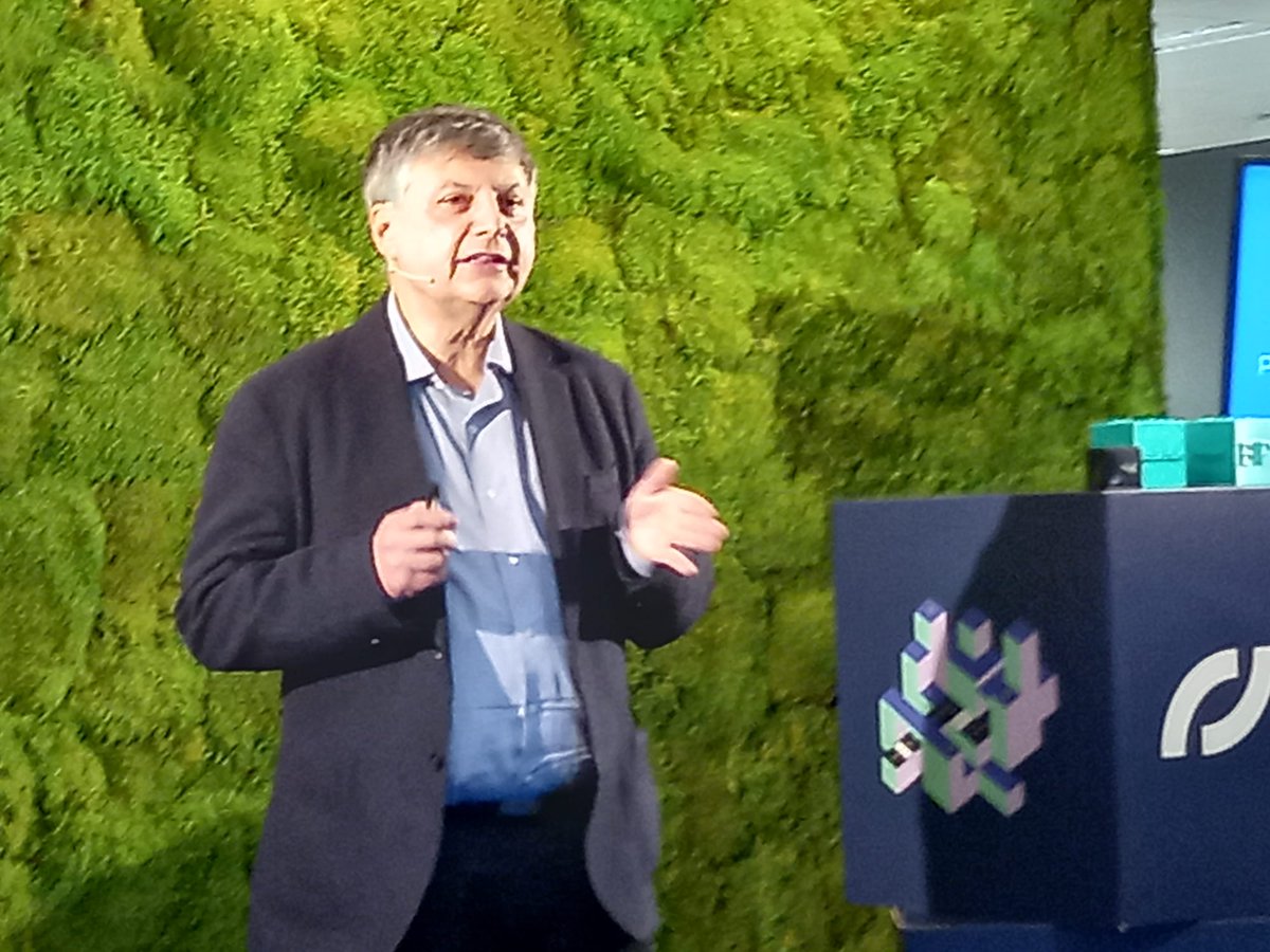 Roberto Ferrer presenta #ACCEPTABLE, una solución desarrollada por <a href="/aralegis/">Aralegis</a> para procesos de #contratación tradicionales que une los requisitos jurídicos, blockchain y #smart legal contracts.
#RetoBlockchainLasRozas #PitchDay