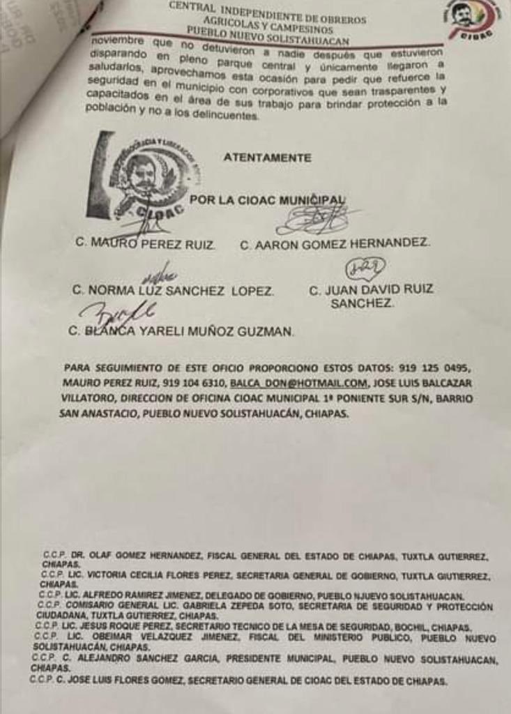 GabyCoutino's tweet photo. En #PuebloNuevoSolistahuacán #Chiapas pobladores y #CIOAC acusan a las corporaciones policiacas de estar al servicio de la delincuencia y tolerar hechos delictivos. Acuden al #MinisterioPúblico a expresar oficialmente su petición de #Justicia para que tenga la conozca @FGEChiapas https://t.co/y3O4t1HdpC