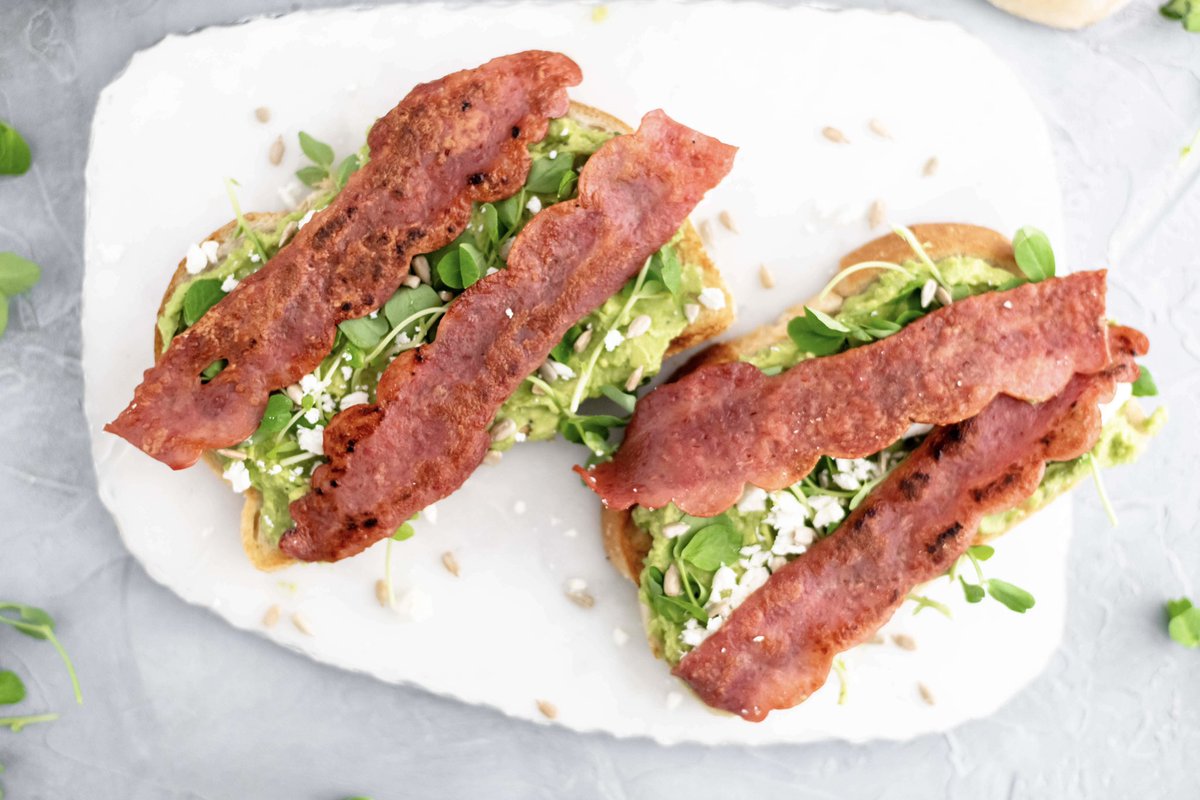 ServeTurkey's tweet photo. 🍳Planning a brunch this weekend? Add some color to the table and keep things light with this delicious turkey twist on Avocado Toast. It will bring big flavor to your morning!
#TryTurkey | 👉 https://t.co/s5nOUCluXx https://t.co/duLtpJr4iJ