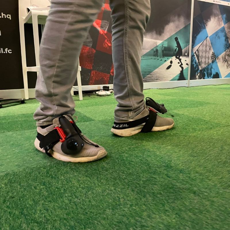 rezzil's tweet photo. Take your game to the next level with Rezzil Player Pro Straps! 💪

You will soon be able to practice your football skills using Player Pro on @MetaQuestVR! ⚽

Stay ahead of the curve and pre-order your straps now using the link below so you are ready to play for January 2023.👇