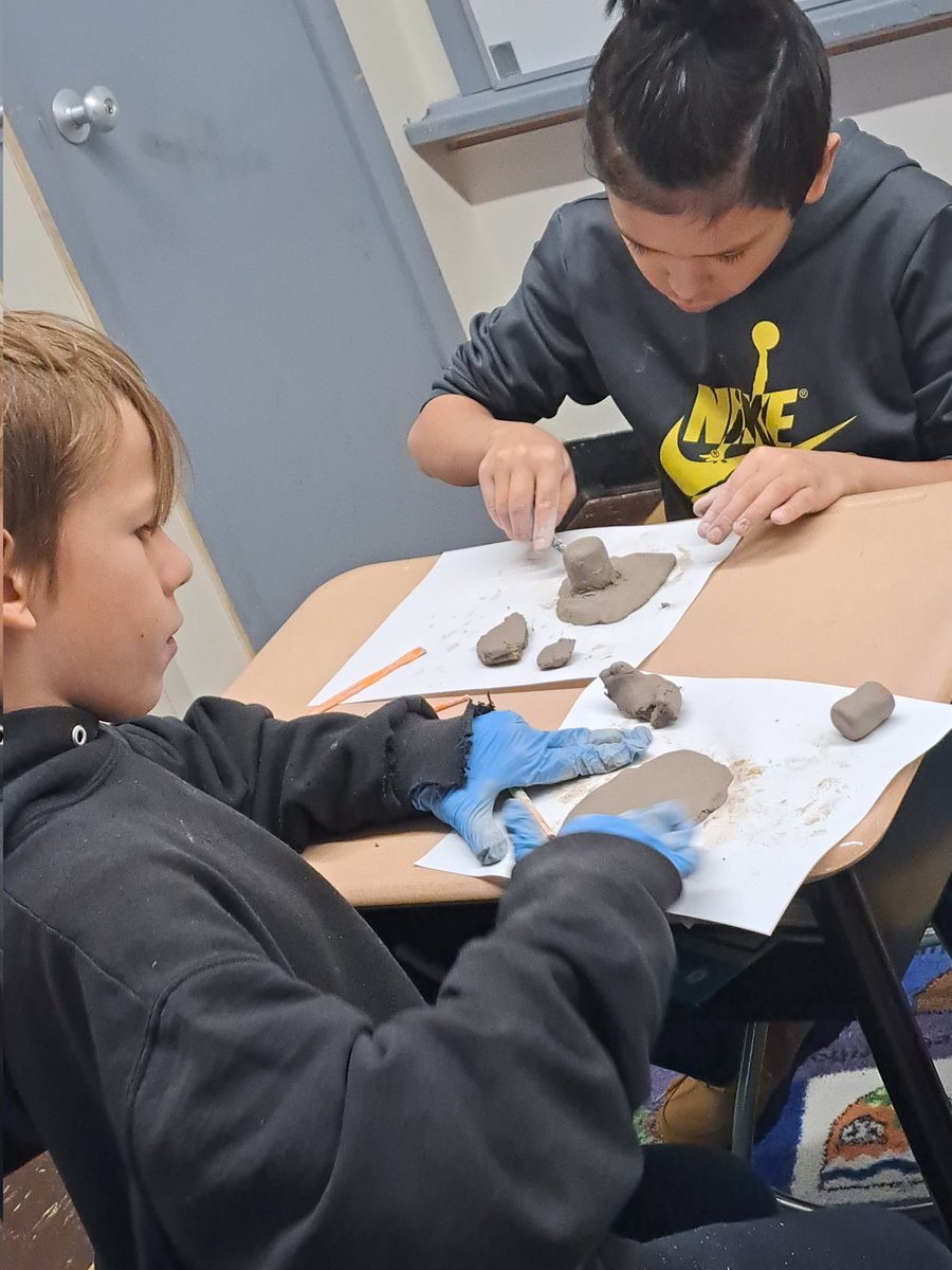 Some of Santa's elves working hard - while benefiting from some clay therapy- preparing clay Christmas gifts for family and friends🌲🎁
<a href="/frontenacLRSD/">Frontenac School</a>