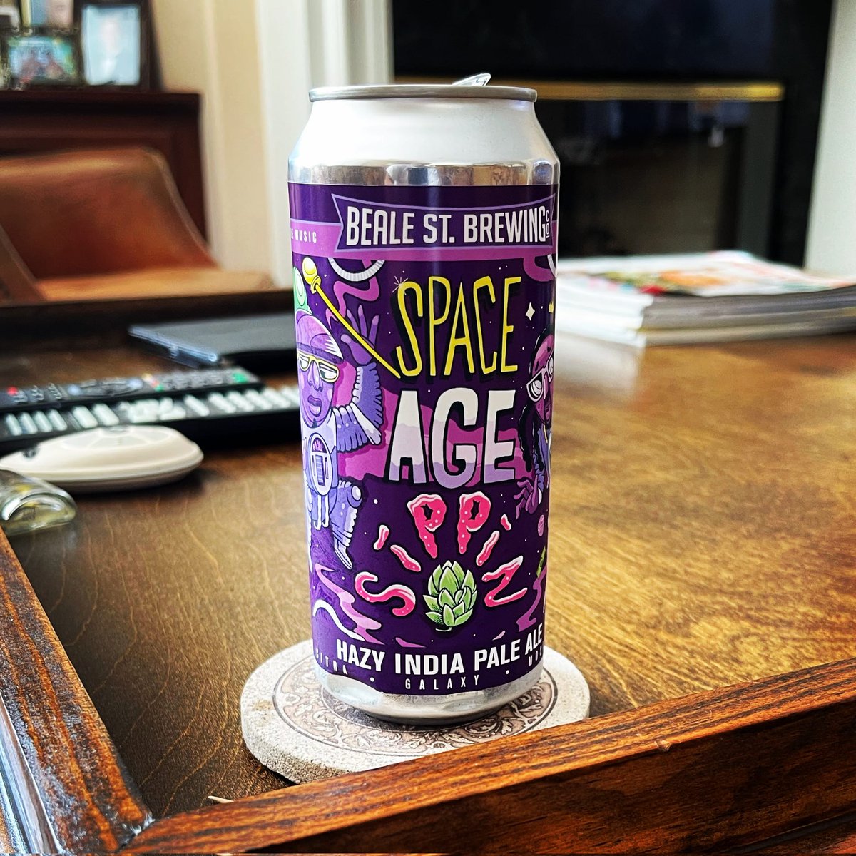 BealeStBrewing's tweet photo. 🛰️Good on any coffee table🚀
🚀SPACE AGE SIPPIN'🛰️
.
.
#BealeStreet #Memphis #8BallandMJG #HazyIPA #beer #craftbeer #LiquidArt #hiphop #Birdcap #cheers #raplegends #art https://t.co/deoka0qiTI