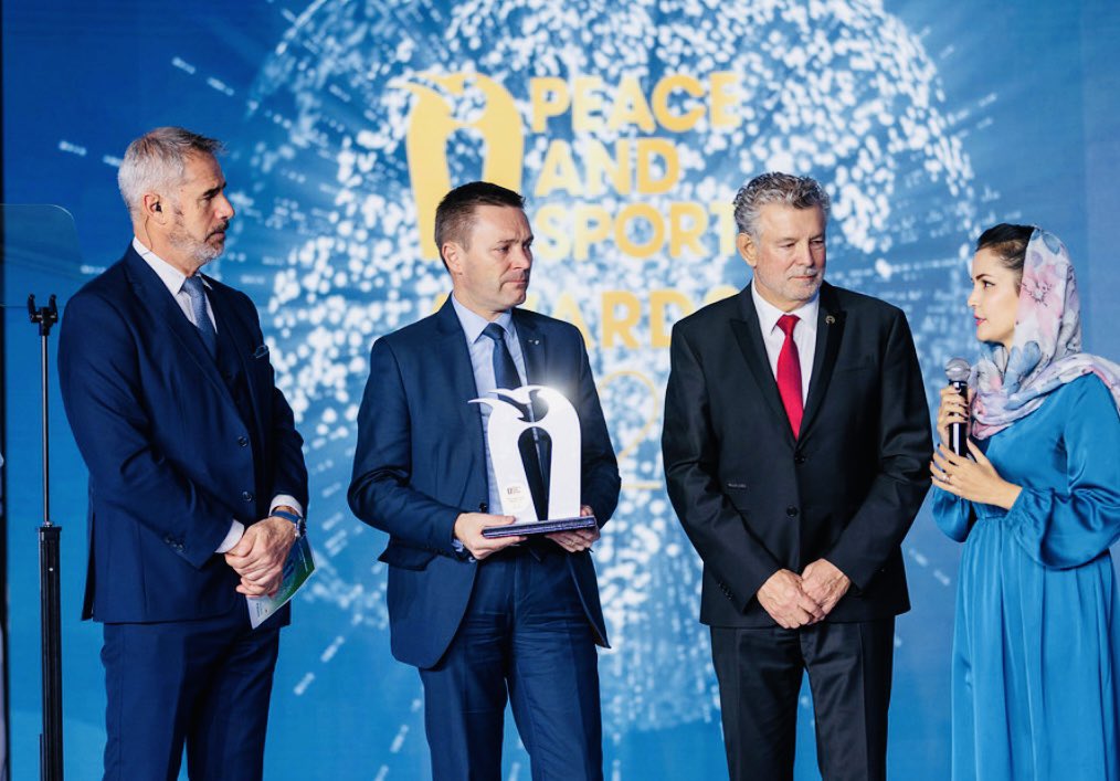 Incredible honor to accompany Mr. @DLappartient president of the @UCI_cycling who received the Special Jury Prize at the #PeaceandSportAwards  during a ceremony in Monaco for UCI’s actions to support female cyclists from Afghanistan.

 #Sportandpeace