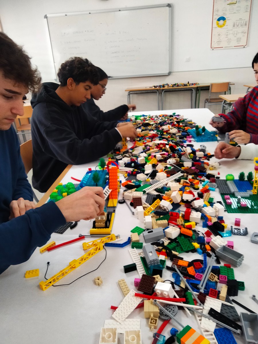 CIP_FP_Batoi's tweet photo. Fomentant l’esperit emprenedor

Aquesta setmana els alumnes del CIP FP Batoi han continuat treballant amb Lego Serious Play des dels mòduls impartits pel Departament de FOL dins del projecte de l’Aula Emprén.

https://t.co/57SNO9F6XM

#formacioprofessional #batoifpinnova https://t.co/yndjmoxp5p
