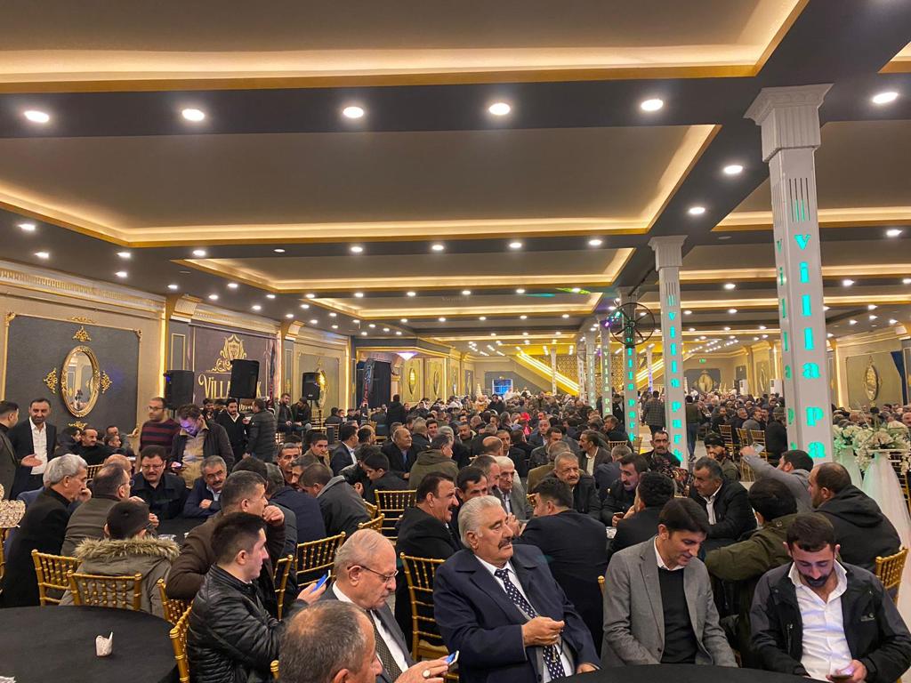 KadimAsiretler's tweet photo. Genel Başkanımız Rasim Aslan, #Gevdan Aşiret Ağası M. Sıdık Aslan'ın oğlunun nişan törenine katıldılar. Allah hayırlı etsin. Mutluluklar dileriz.
@RasimASLAN65 https://t.co/bFlueismpq