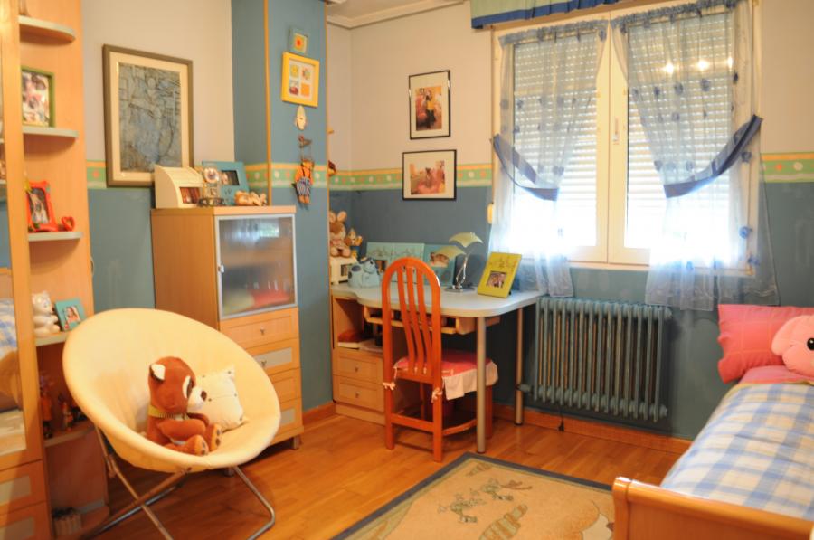 InmoCoaching's tweet image. Se vende chalet adosado en Villarrodrigo. 5 dormitorios, 4 baños y 1 aseo, cocina, despensa y gran salón. 300 metros y 50 metros de jardí­n. Garaje grande. Zonas comunes con jardines, piscina y cancha de tenis.
Si te interesa, contacta con nosotros ---&amp;gt; inmocoachingleon.com/htmlphp/propin…